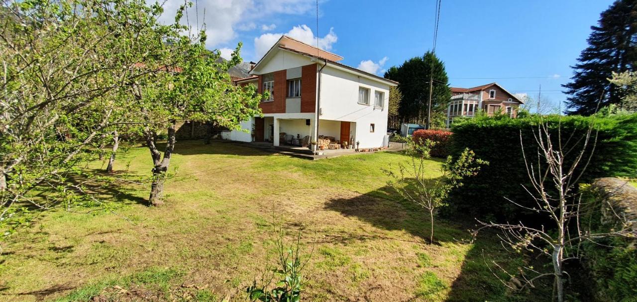 Vila La Pescal Arriondas Exteriér fotografie